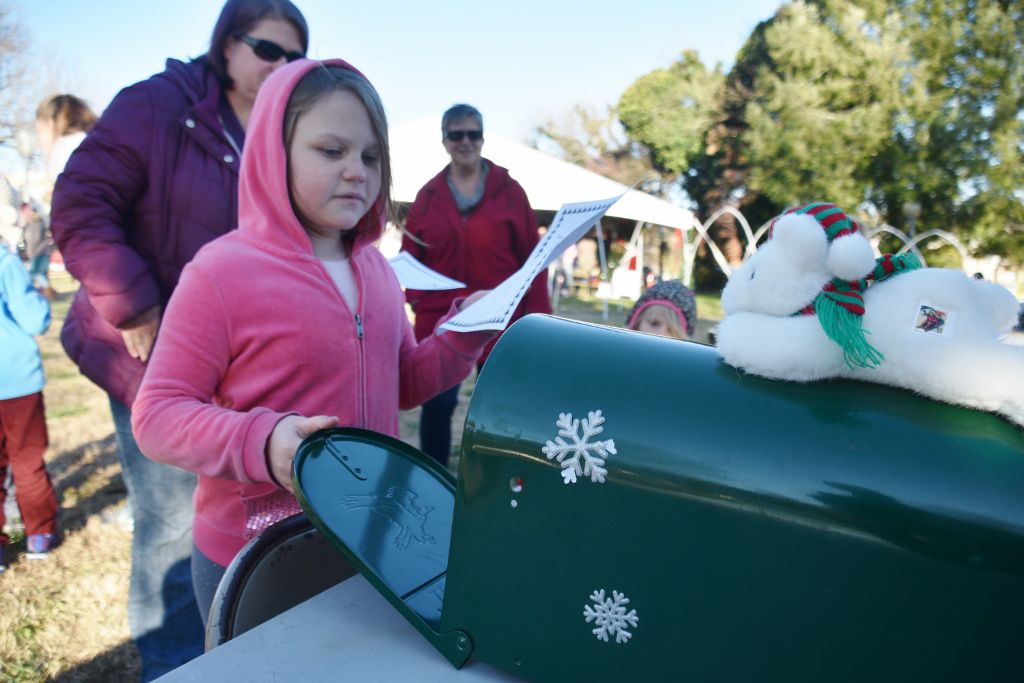 tree lighting 11-2019 089 (1024x683).jpg